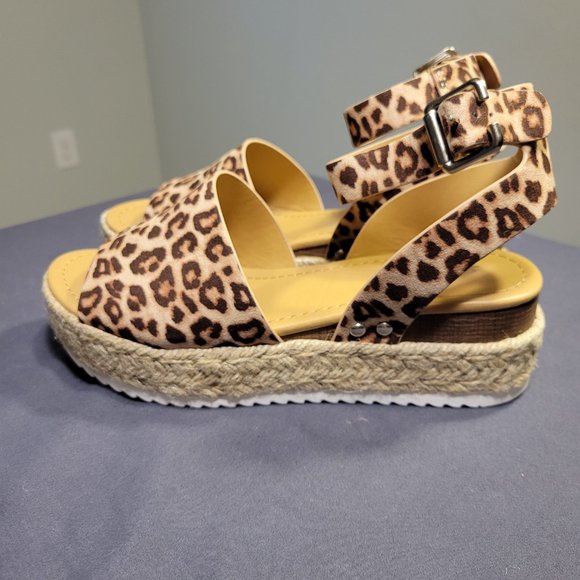 SODA WOMENS CHEETAH OPEN TOES S SANDLES - NEW WITH BOX - Picture 11 of 14